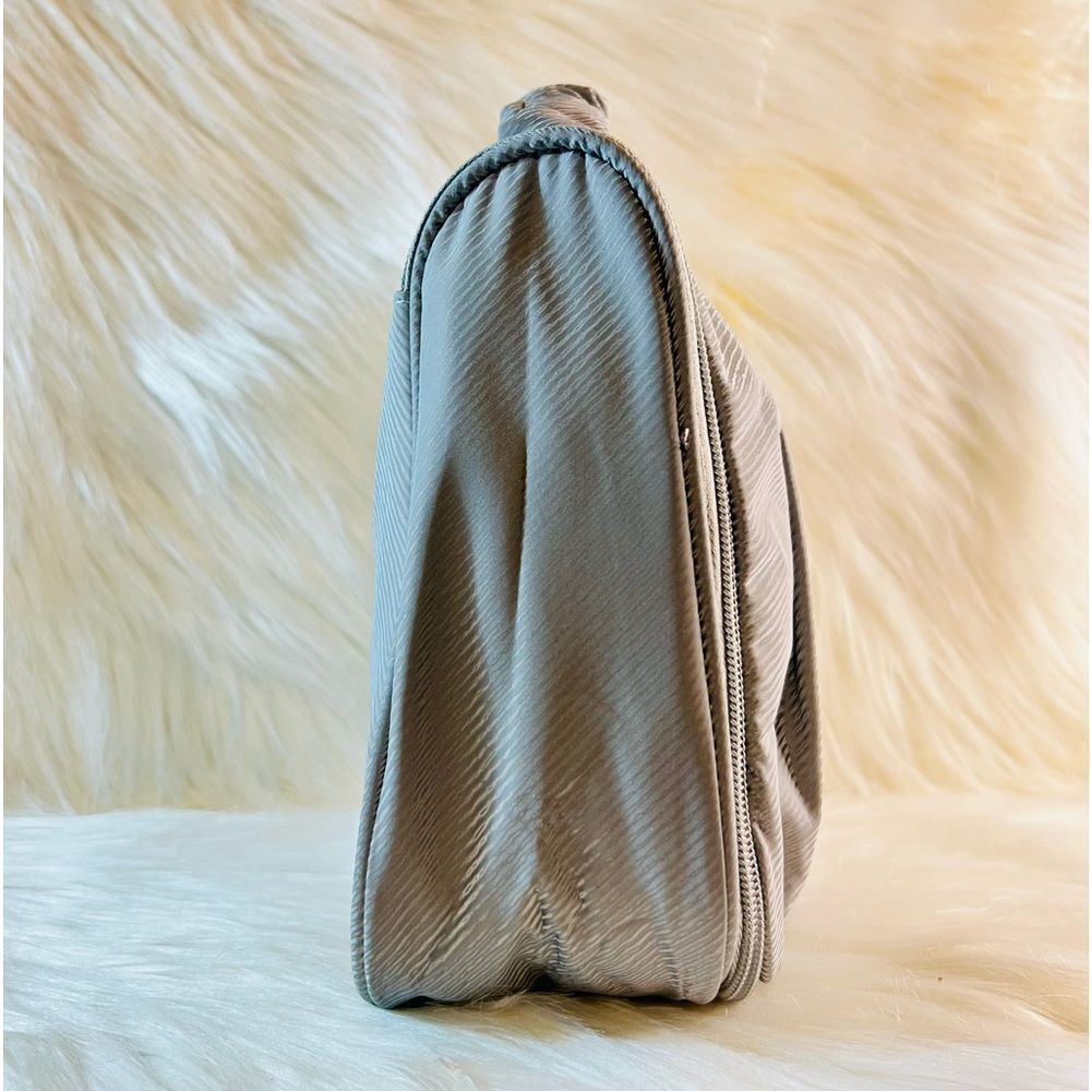 Hanging Toiletry Bag - Picture 3 of 11